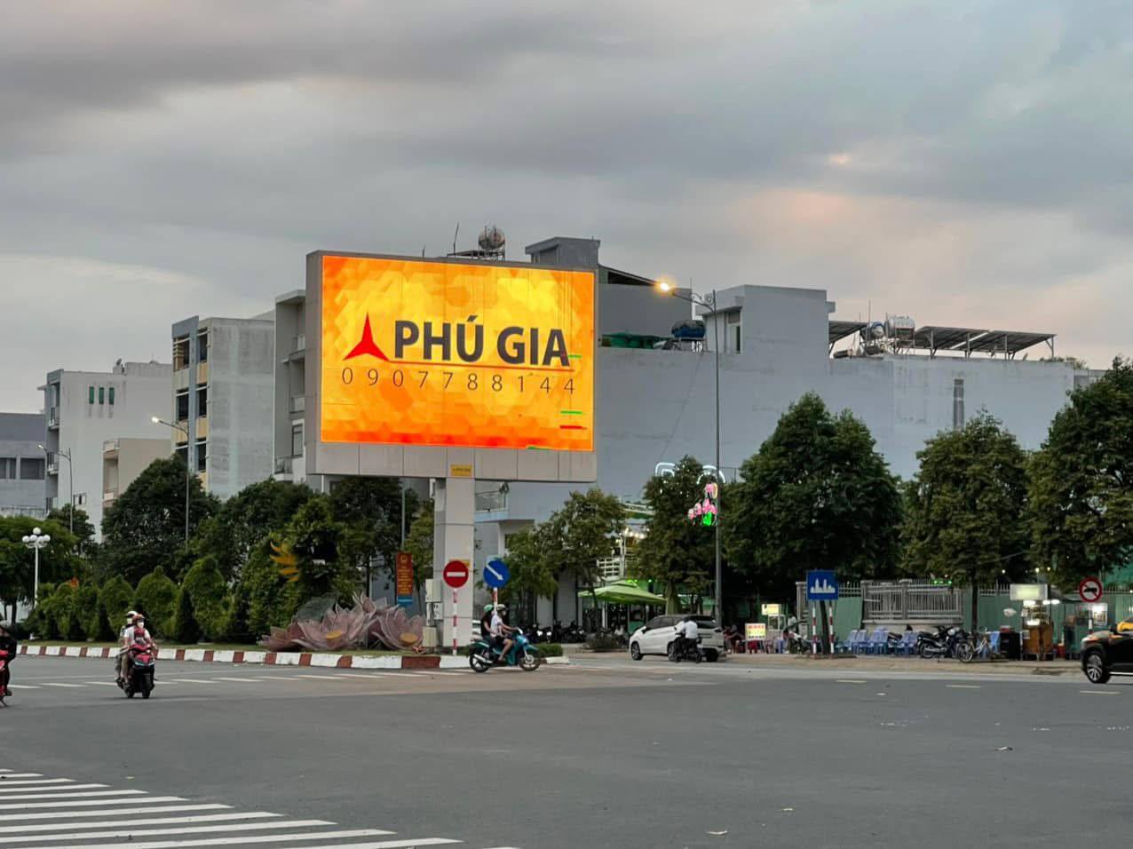 Quảng cáo DOOH - Màn hình LED kỹ thuật số